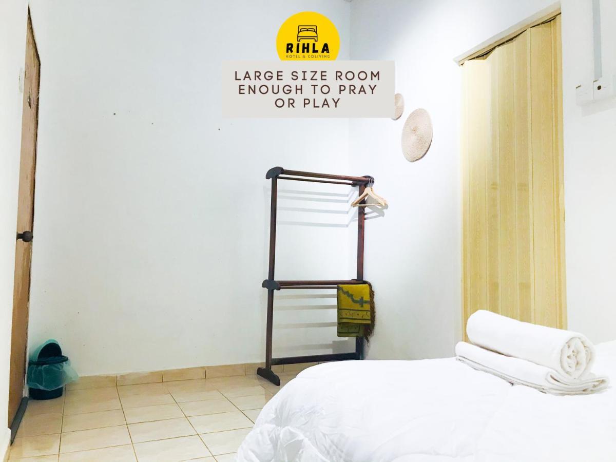 Rihla Dataran Tengah Hostel กัวมูสัง ภายนอก รูปภาพ